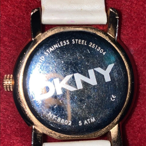 🎉HP🎉 DKNY white Genuine White leather Strap Logo Dial  Rose gold tone wa… - Picture 4 of 10
